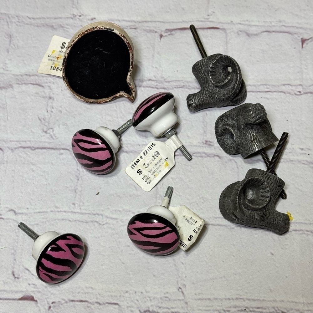 Pull Knobs for dressers, drawers or cabinets 8 pieces Hobby Lobby new